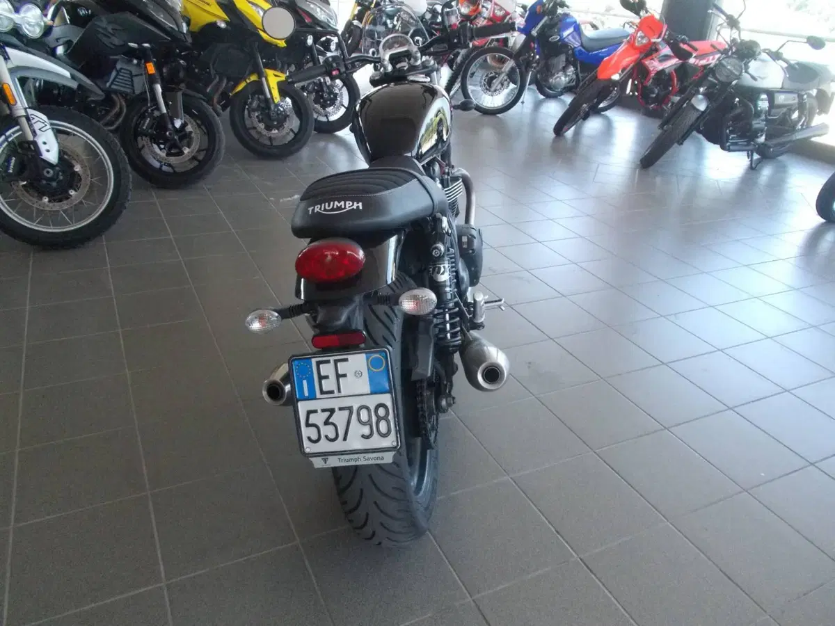 Triumph Street Twin 900 (2016) (3)