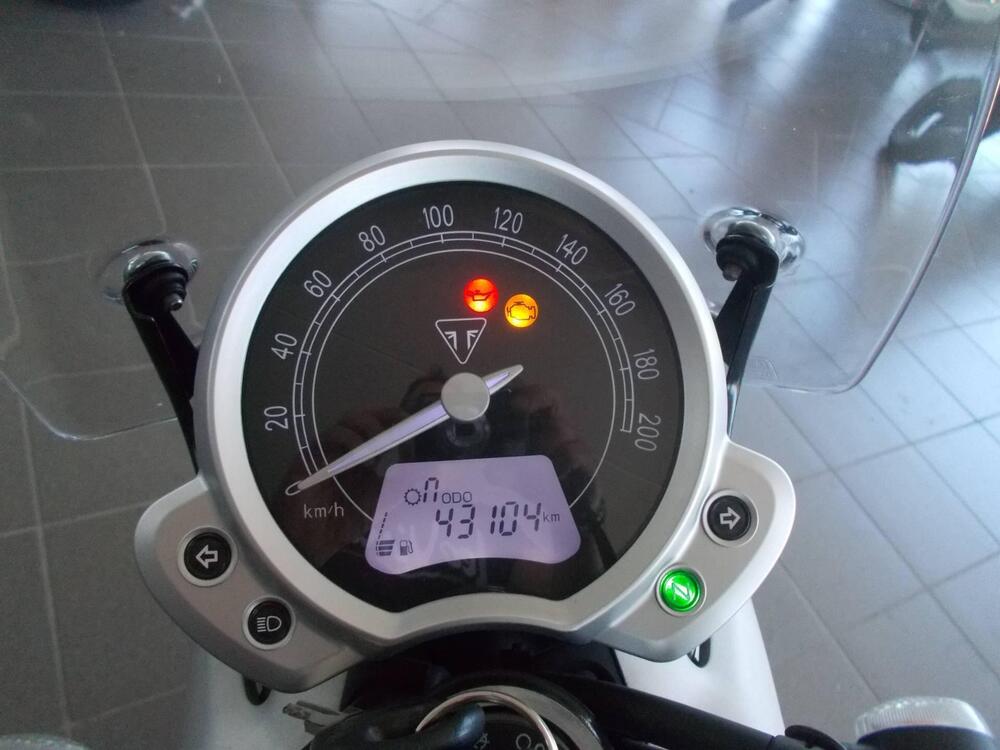 Triumph Street Twin 900 (2016) (5)