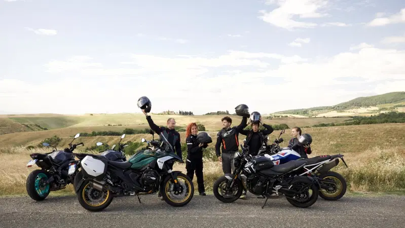 Blind Test casco moto: avete mai provato senza conoscere la marca? Noi l'abbiamo fatto [VIDEO]