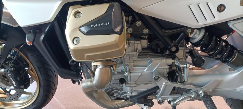 Moto Guzzi V100 Mandello (2022 - 24) (2)