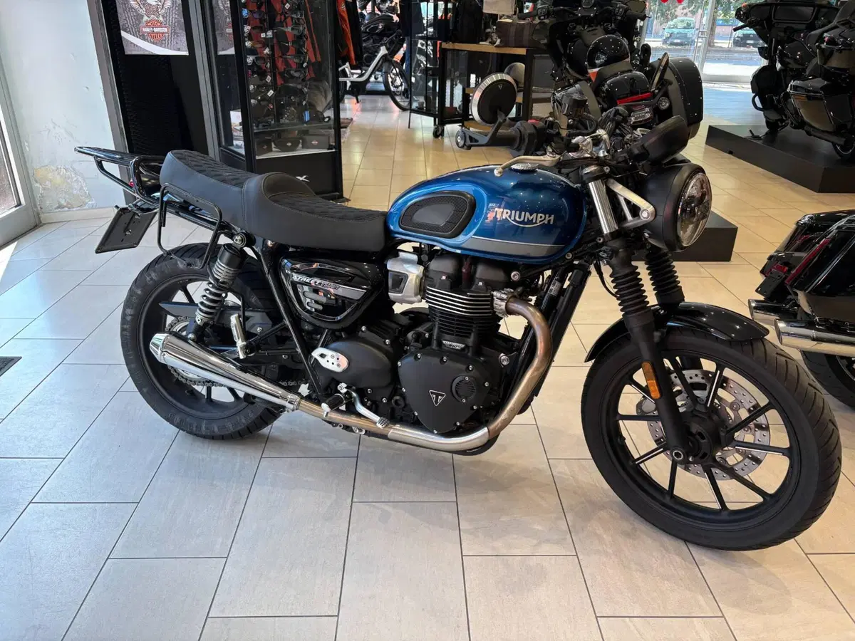 Triumph Street Twin 900 (2021 - 22)