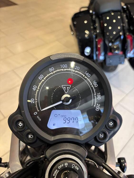 Triumph Street Twin 900 (2021 - 22) (5)