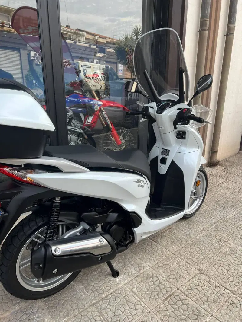 Honda SH 300 i ABS (2016 - 20) (4)