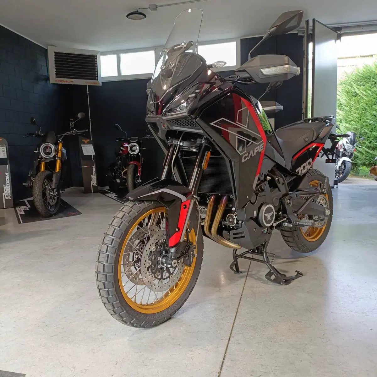 Moto Morini X-Cape 700 Gold Edition (2025 - 26) (2)