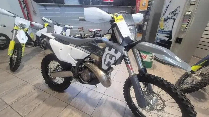Husqvarna TE300i Pro 2024: l'usato del giorno di Moto.it [GALLERY]