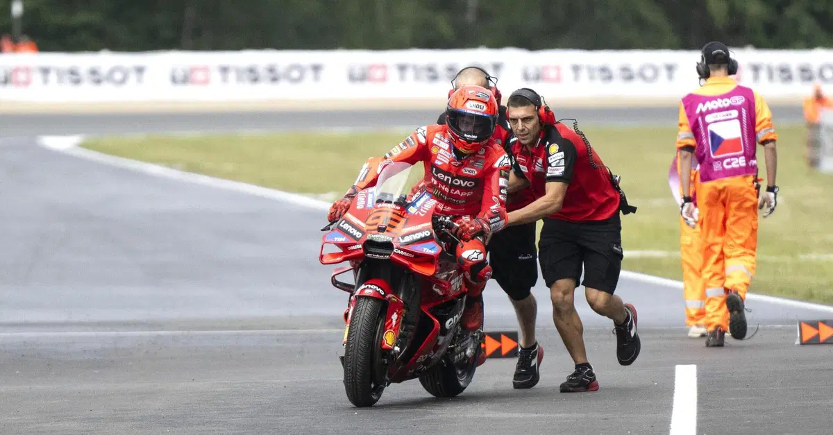 MotoGP 2025. GP della Repubblica Ceca a Brno. Pista umida in FP1: primo Marc Marquez (e ha fatto solo met&agrave; sessione) [RISULTATI]