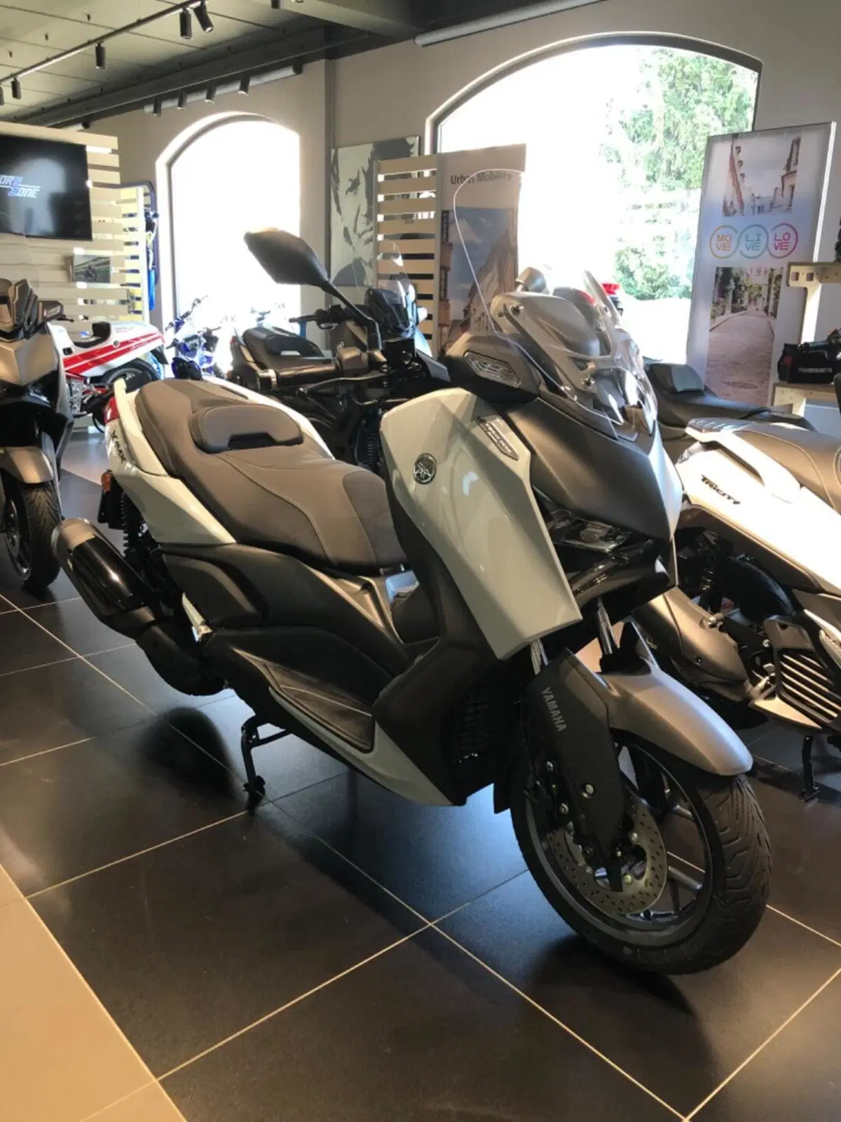 Yamaha X-Max 300 Tech Max+ (2025 - 26)