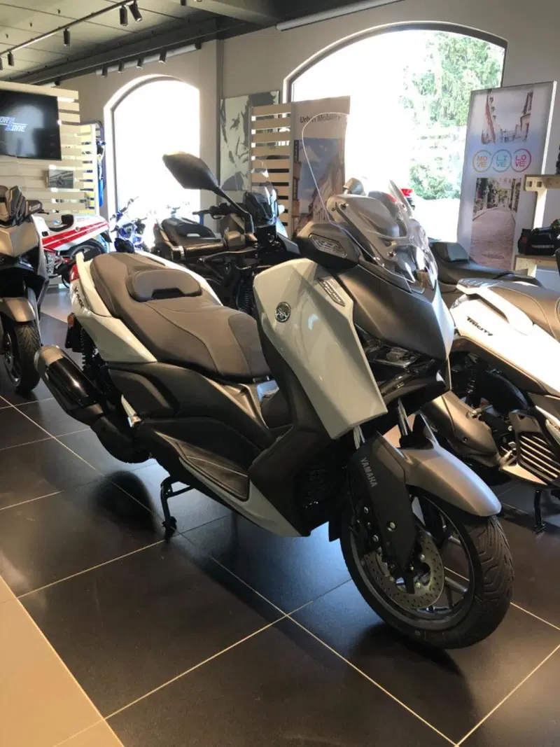 Yamaha X-Max 300 Tech Max+ (2025 - 26)