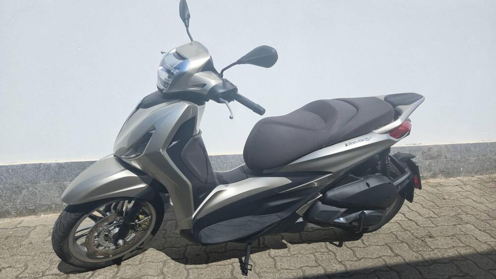 Piaggio Beverly 300 Hpe (2021) (3)
