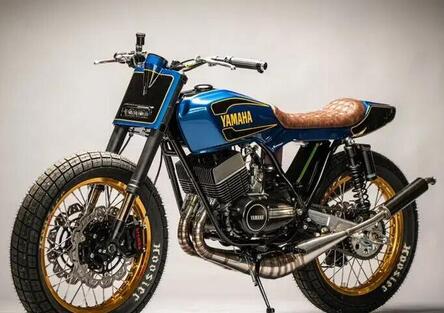 Una Yamaha RD350 da Flat Track. Pronta per la pista o per il salotto!?