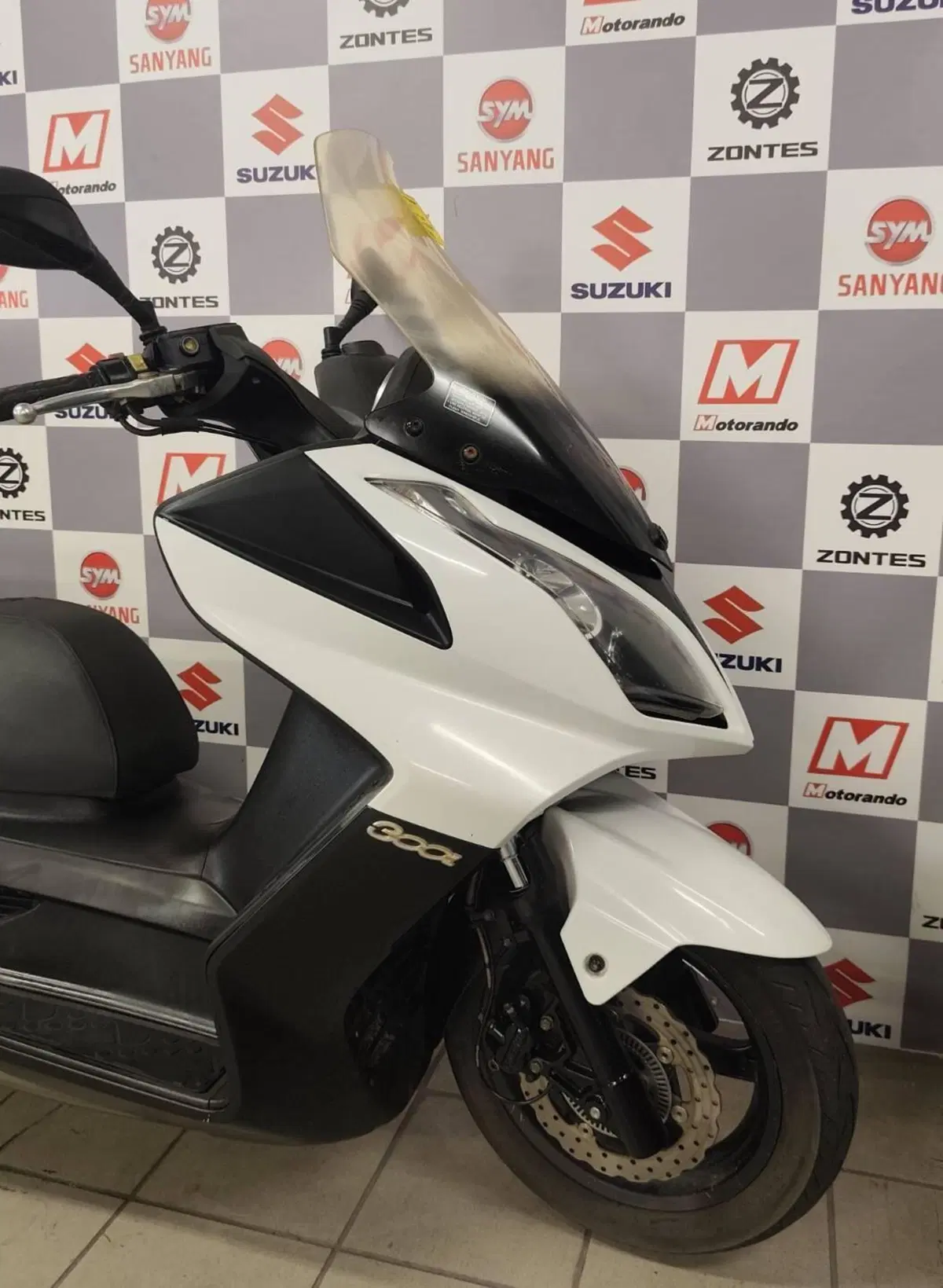 Kymco Downtown 300i ABS (2009 - 17) (3)