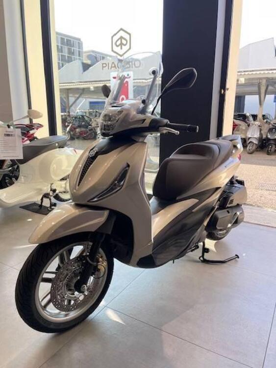 Piaggio Beverly 400 ABS-ASR (2021 - 24) (2)