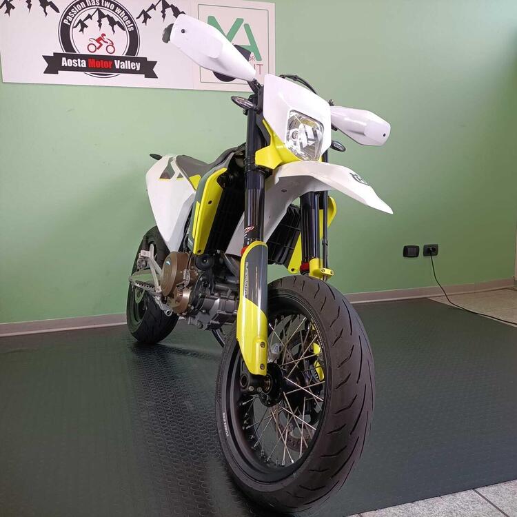 Husqvarna 701 Supermoto (2021) (3)