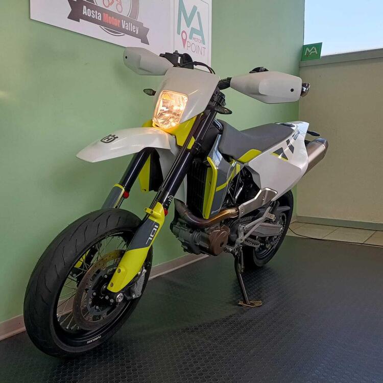 Husqvarna 701 Supermoto (2021) (5)