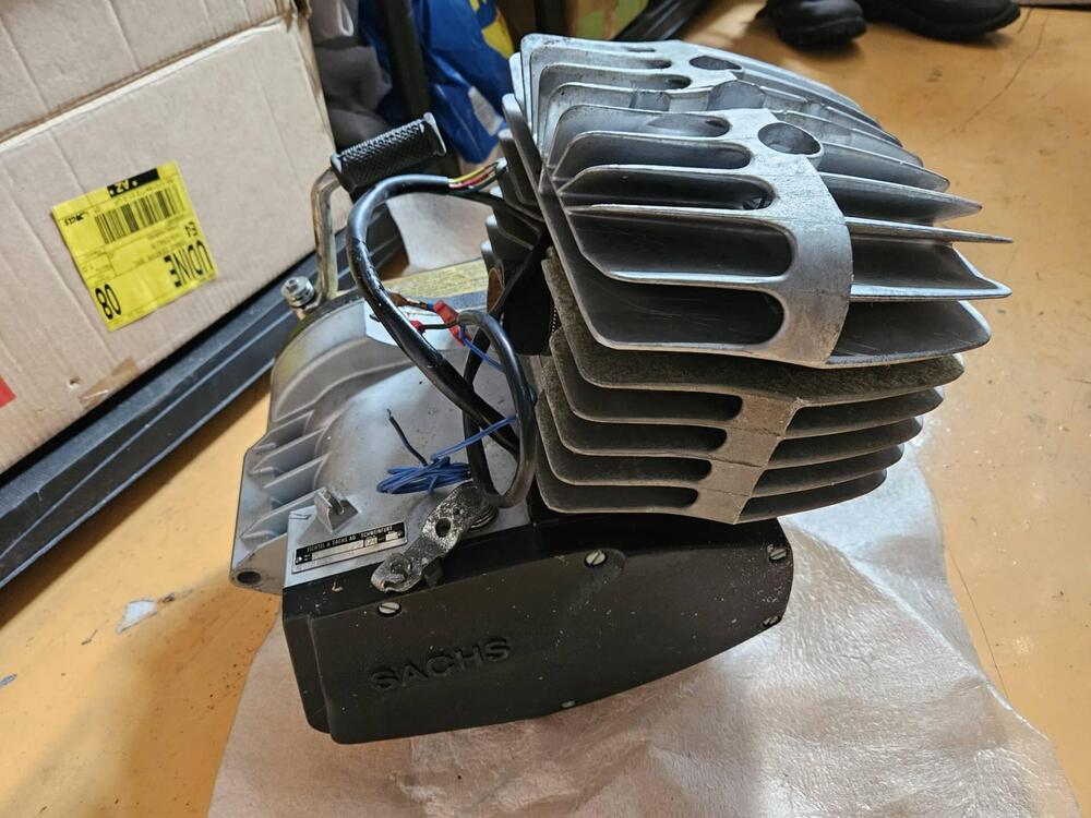 Sachs 125  only engine  (7 marce ) (2)