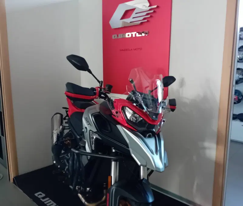 QJ Motor SRT 900 SX (2025 - 26) (3)