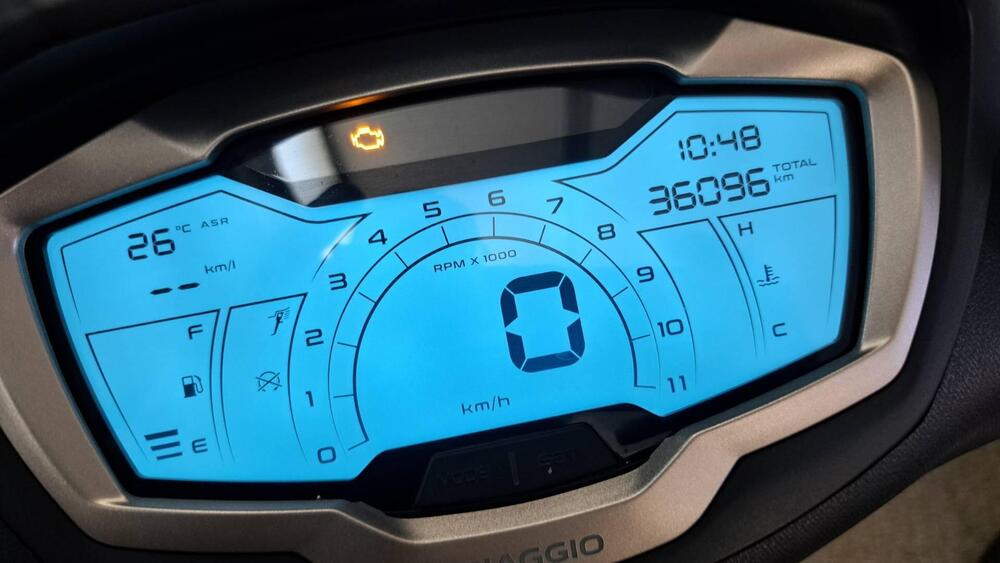 Piaggio Beverly 300 ABS-ASR (2021 - 25) (3)