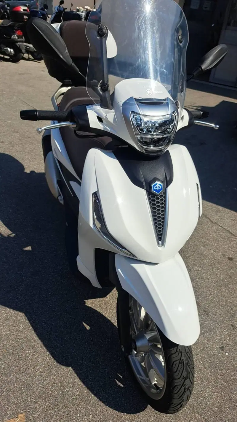 Piaggio Beverly 300 ABS-ASR (2021 - 25) (5)
