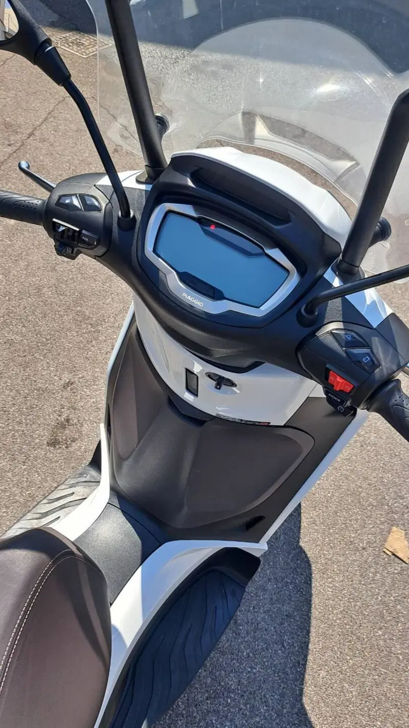 Piaggio Beverly 300 ABS-ASR (2021 - 25) (8)