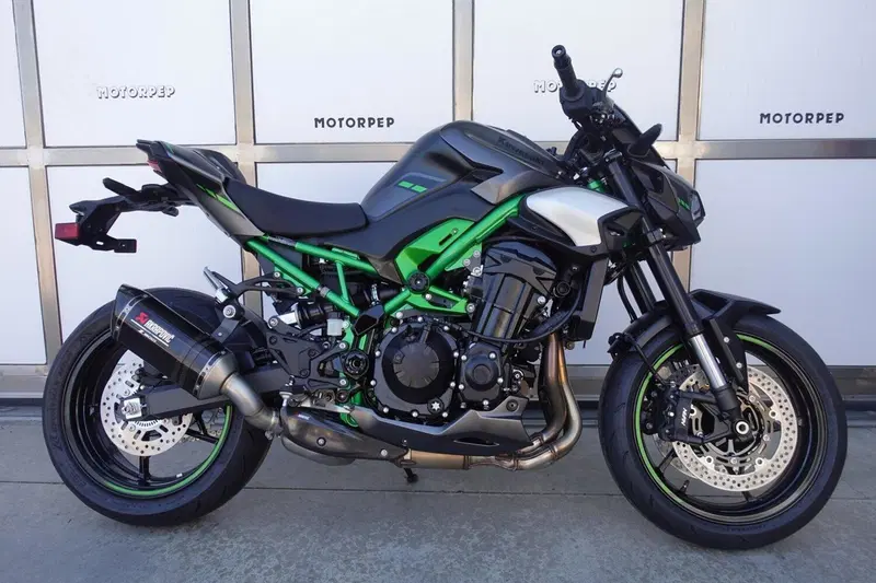 Kawasaki Z 900 (2025 - 26) (2)