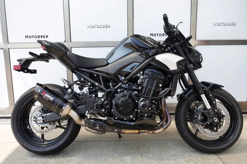 Kawasaki Z 900 (2025 - 26) (4)