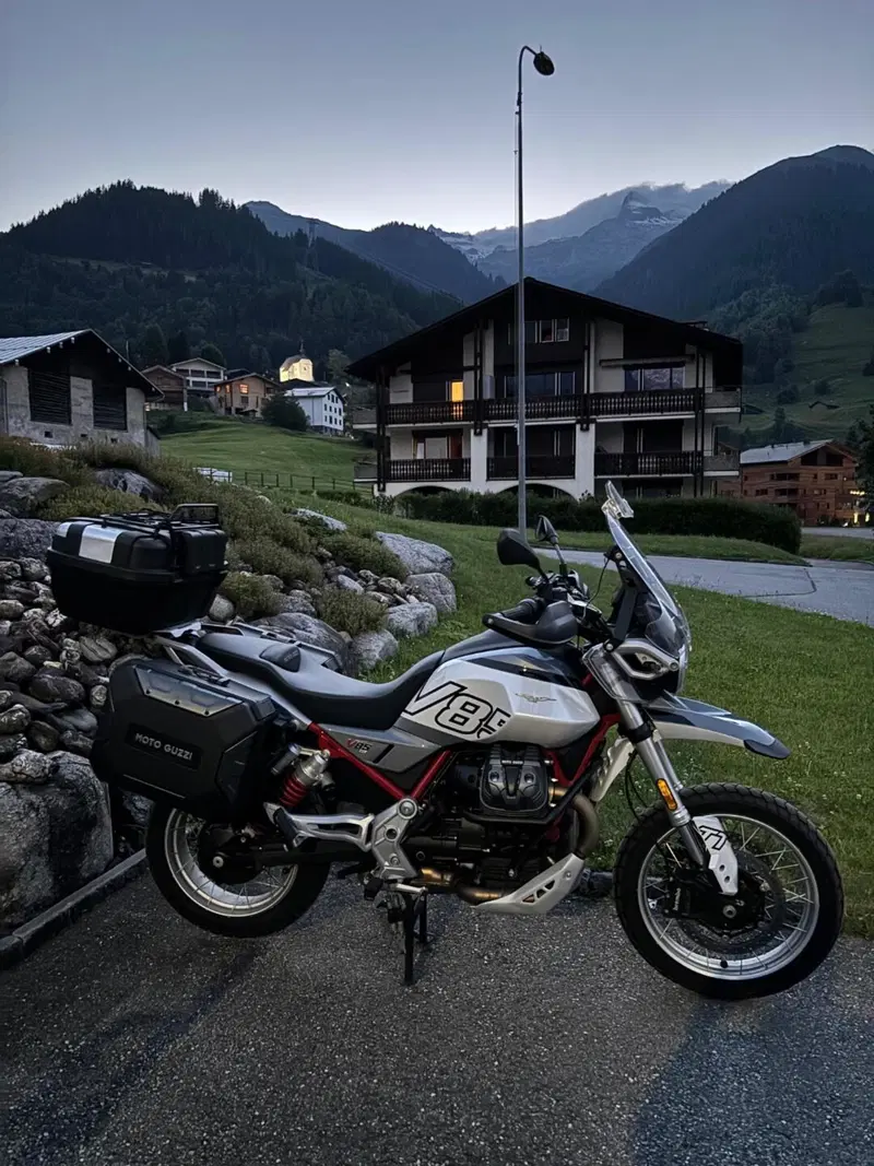 Moto Guzzi V85 TT (2024 - 26) (18)