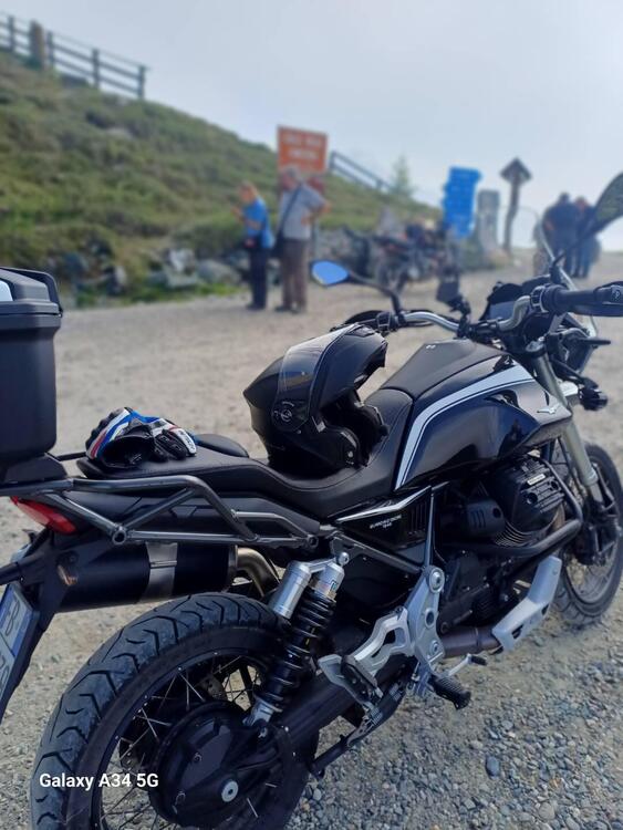 Moto Guzzi V85 TT Guardia d'Onore (2022 - 23) (2)