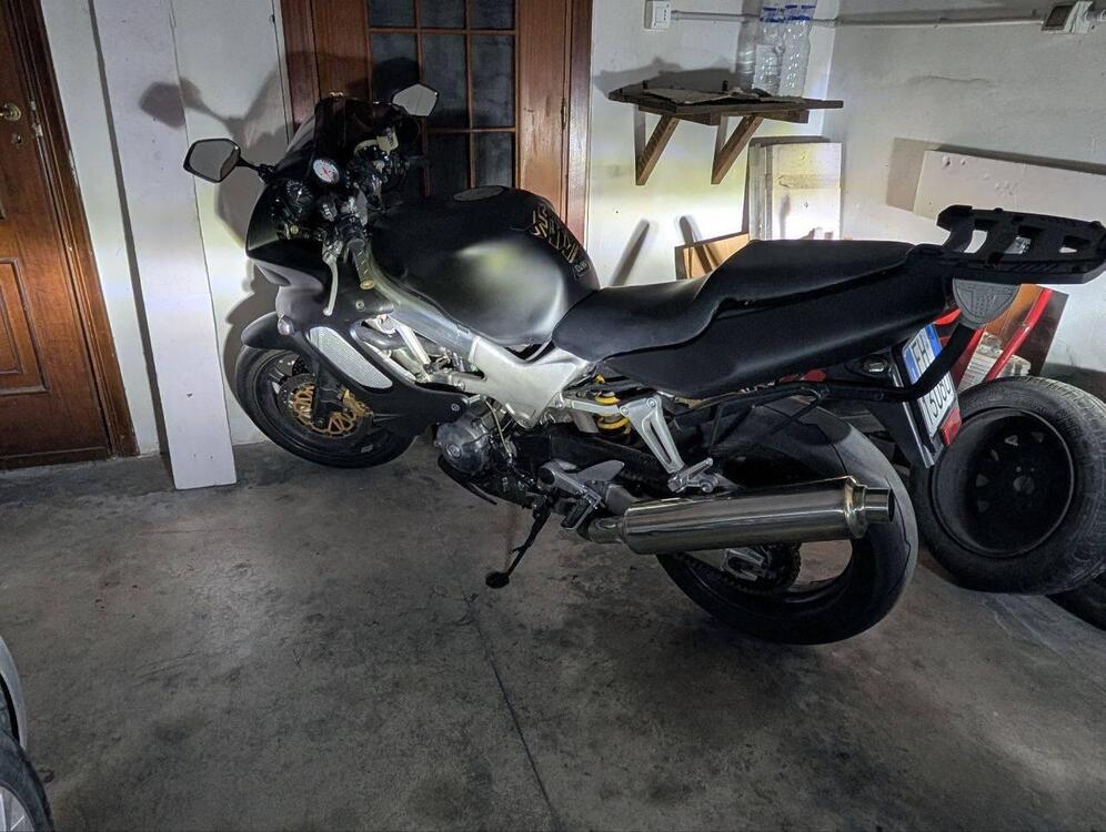Honda VTR 1000 F Firestorm (1997 - 00) (2)