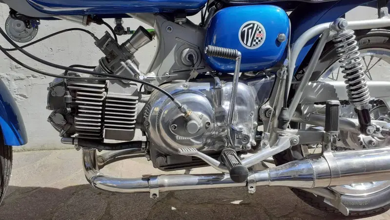 Aermacchi Harley-Davidson 350N (2)