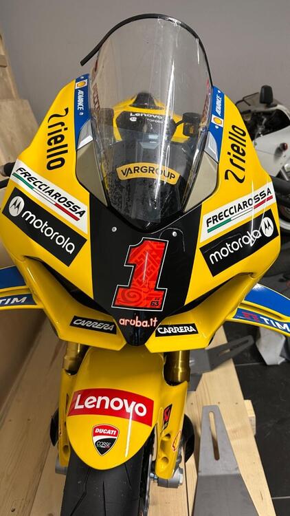 Ducati Panigale V4 Bagnaia 2023 World Champion Replica (2024) (2)