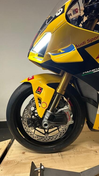 Ducati Panigale V4 Bagnaia 2023 World Champion Replica (2024) (3)