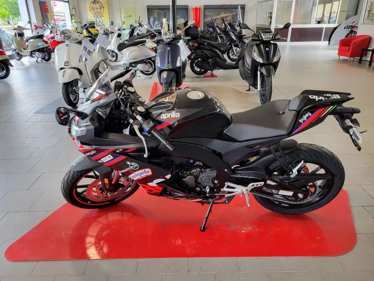 Aprilia RS 125 GP Replica (2025 - 26) (4)