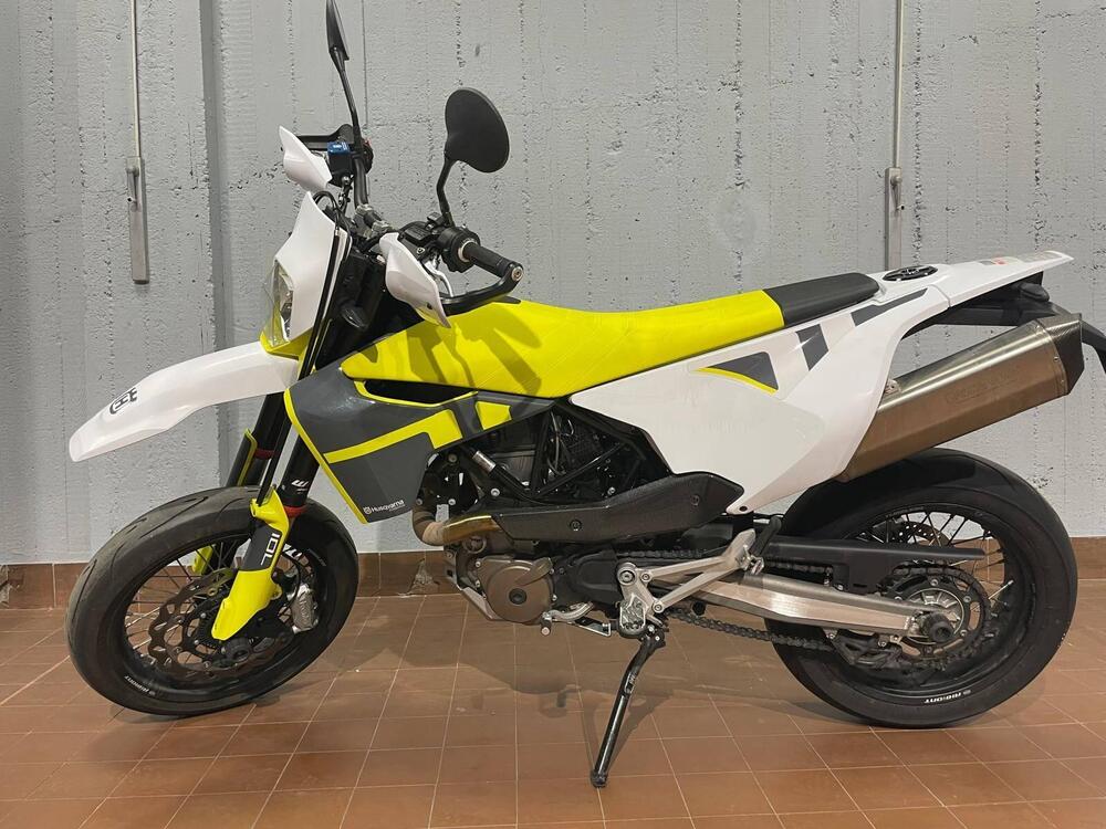 Husqvarna 701 Supermoto (2022) (2)