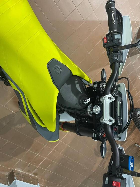 Husqvarna 701 Supermoto (2022) (5)