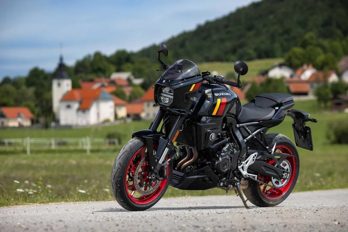 Suzuki GSX-8T - TT: operazione nostalgia
