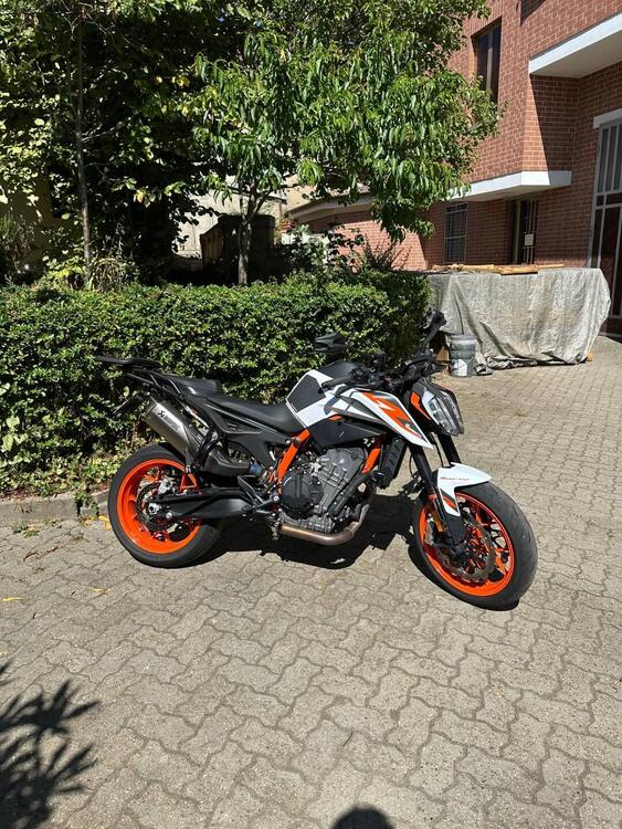 KTM 890 Duke R (2021) (2)