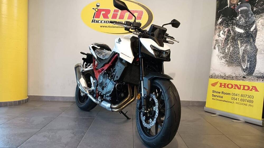 Honda CB 750 Hornet (2025) (3)