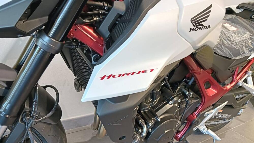 Honda CB 750 Hornet (2025) (5)