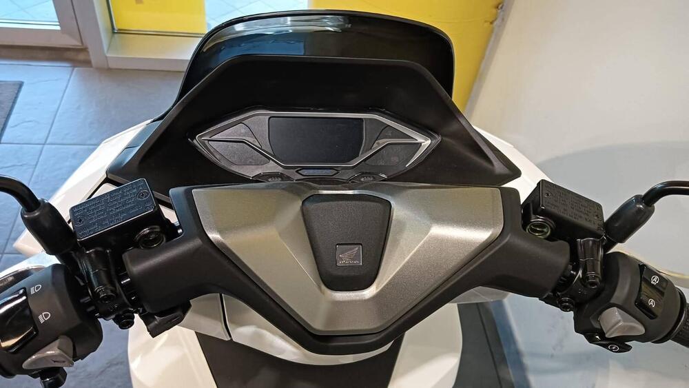 Honda PCX 125 (2025) (4)