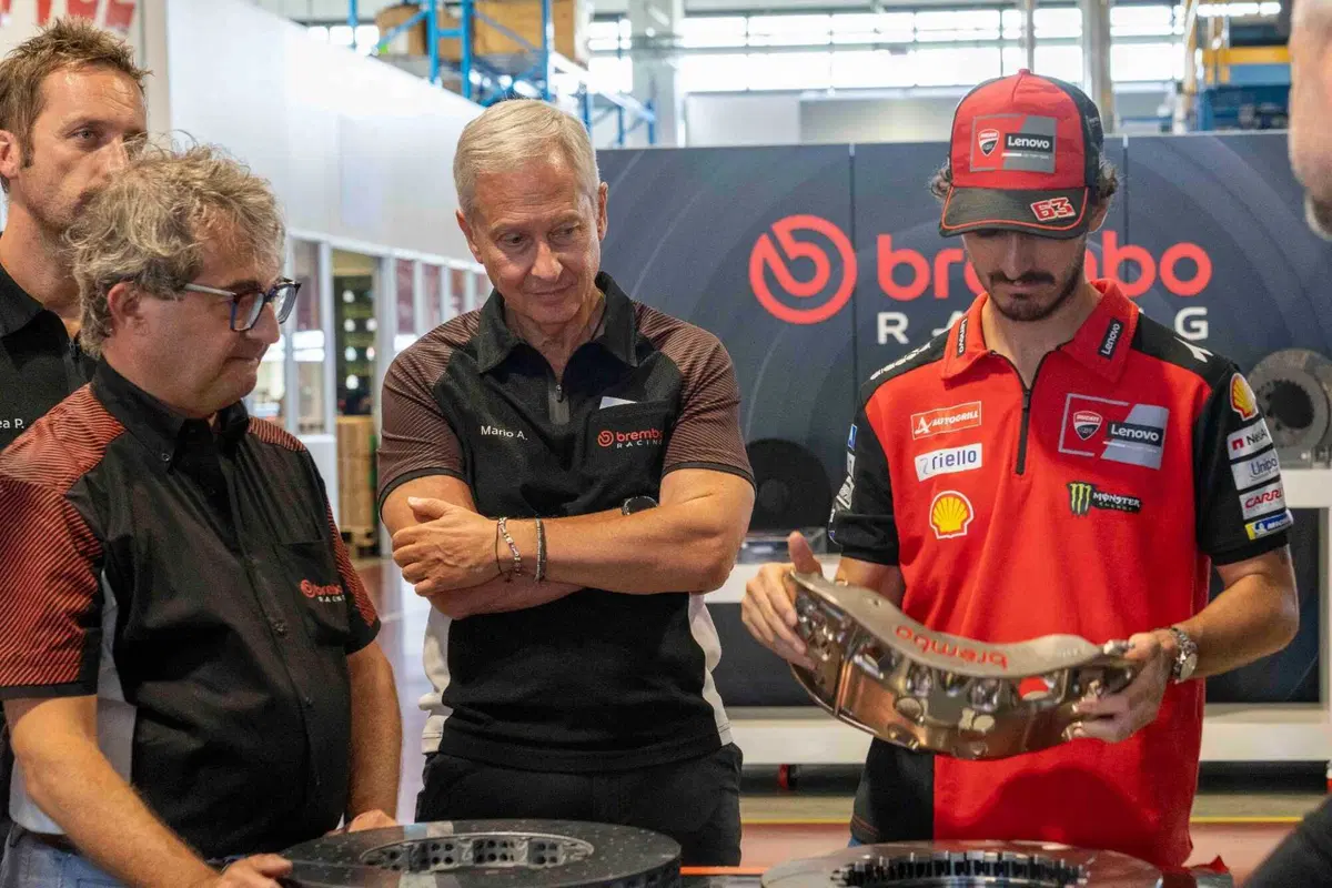 Pecco Bagnaia, Dall’Igna e Mauro Grassilli in visita alla Brembo: un momento di confronto e passione [GALLERY]