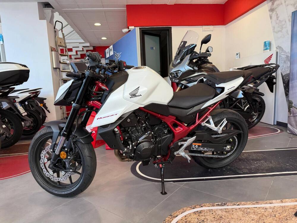 Honda CB 750 Hornet (2025) (3)