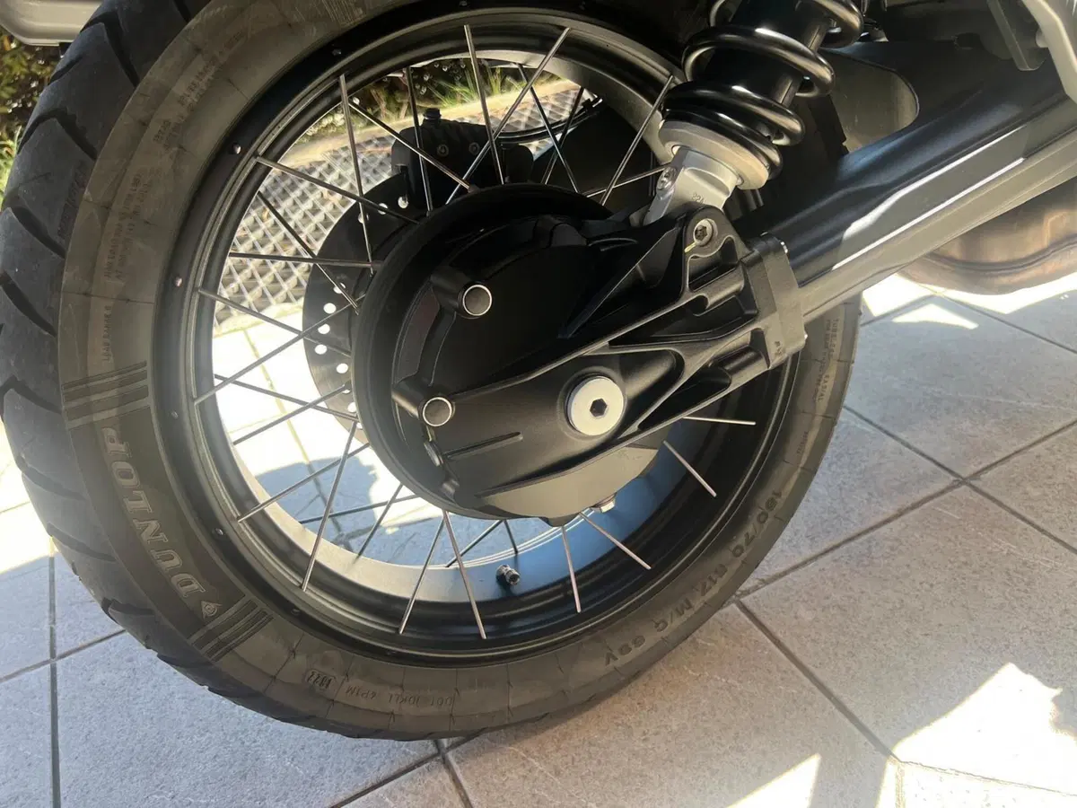 Moto Guzzi V85 TT (2021 - 23) (14)