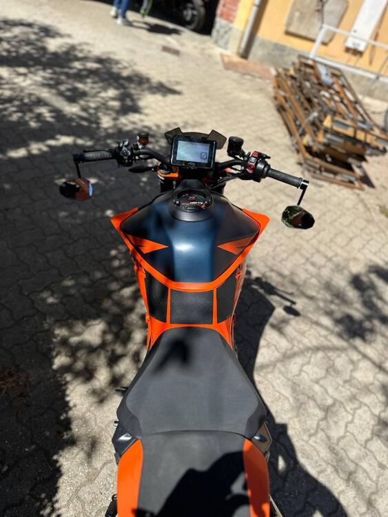 KTM 1290 Super Duke R (2021) (2)