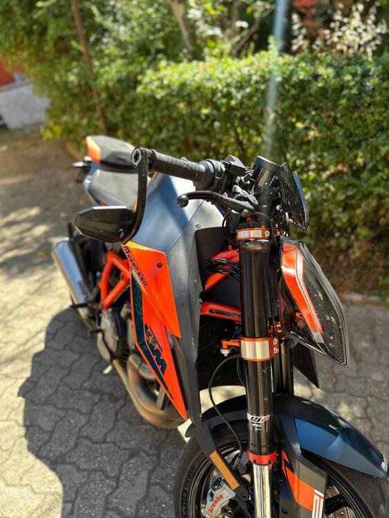 KTM 1290 Super Duke R (2021) (3)