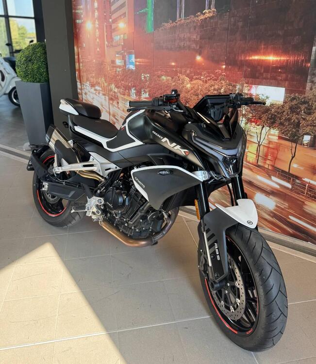 CFMOTO 800NK Advanced (2023 - 25) (2)