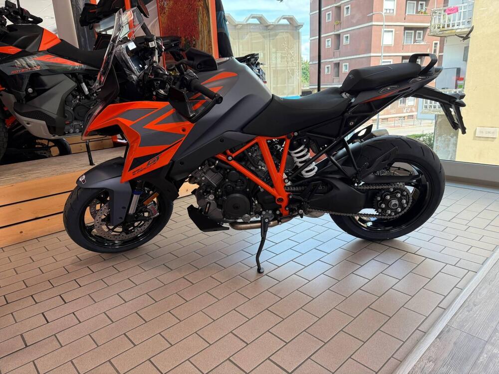 KTM 1290 Super Duke GT (2022 - 25) (2)