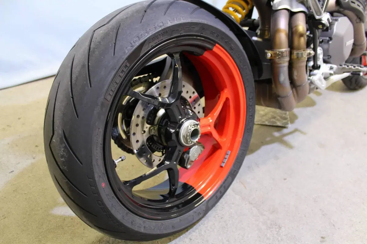 Ducati Hypermotard 950 RVE (2022 - 25) (6)