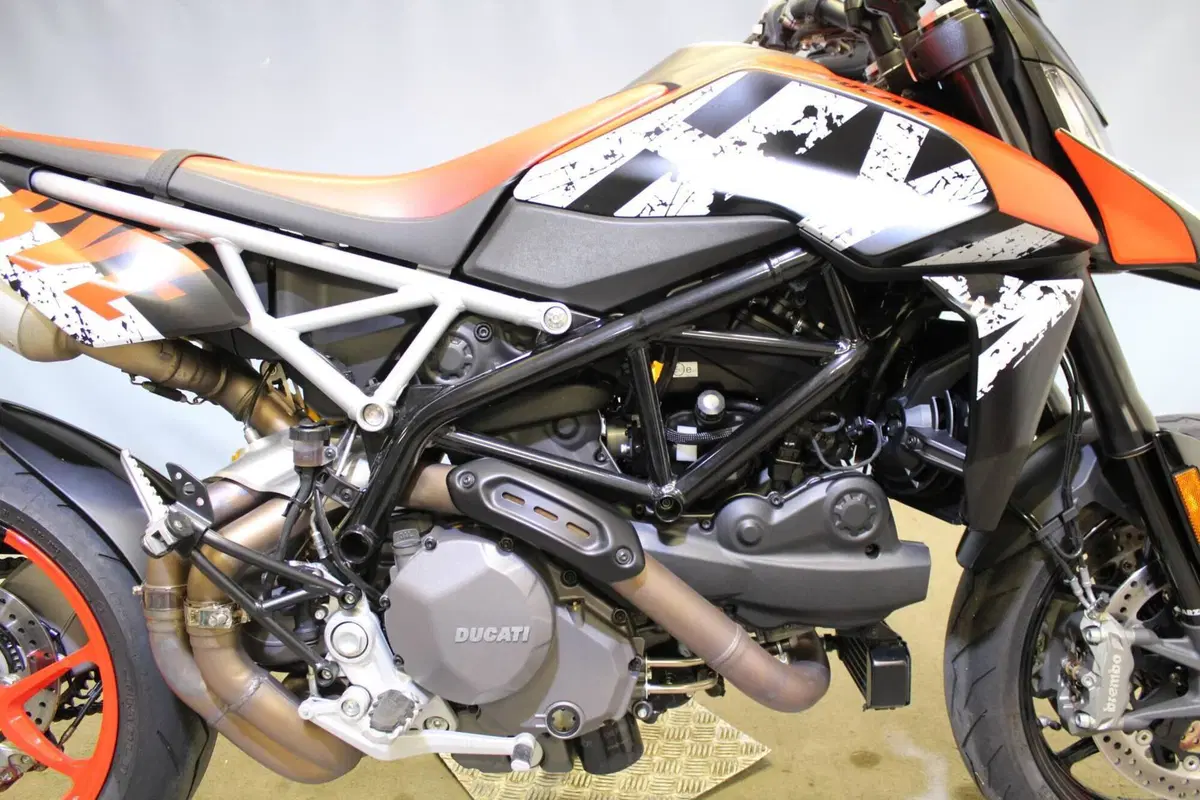 Ducati Hypermotard 950 RVE (2022 - 25) (9)