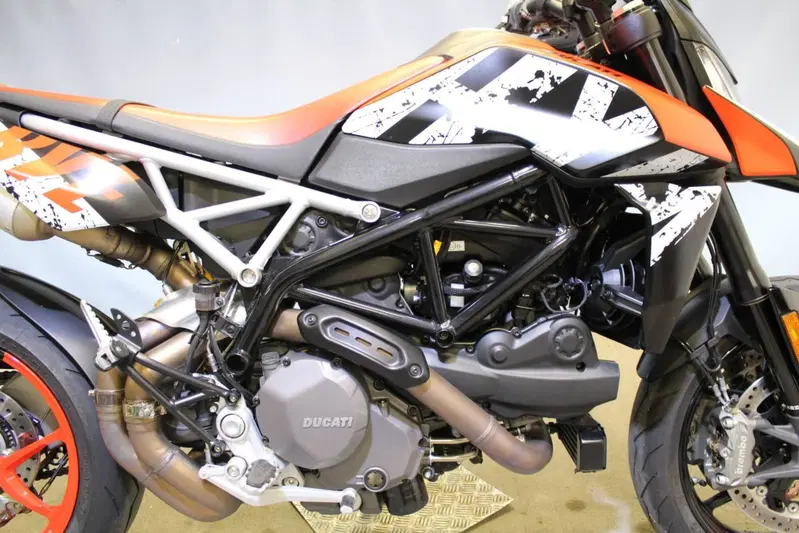 Ducati Hypermotard 950 RVE (2022 - 25) (9)