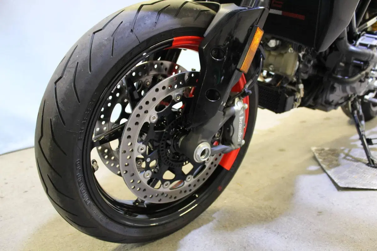 Ducati Hypermotard 950 RVE (2022 - 25) (14)